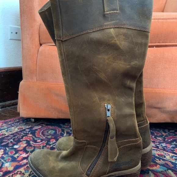 Distressed boots - Picture 2 of 4